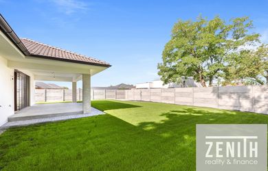 NA PREDAJ  NOVOSTAVBA 4-IZBOVÉHO BUNGALOVU S DVOJGARÁŽOU A HOTOVOU ZÁHRADOU