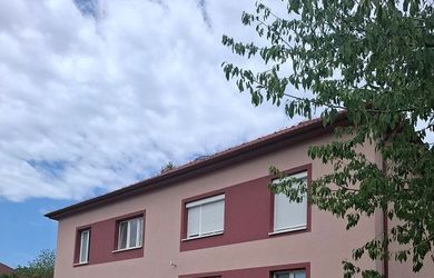 EXKLUZÍVNE NA PREDAJ  2,5 izbový byt v tichej lokalite s garážou