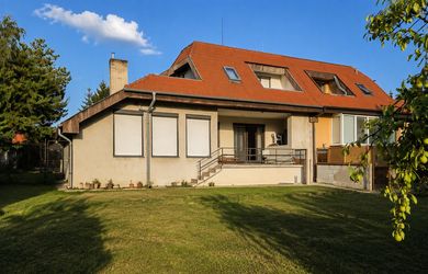 Na predaj 8 izbový dom s veľkým potenciálom pre rodinný život