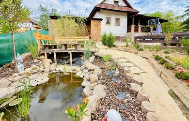 Zrekonštruovaný dom s atmosférou vidieka a výnimočným pozemkom
