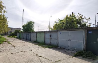 VÝBORNÁ PONUKA !! MUROVANÁ GARÁŽ V RADOVEJ ZÁSTAVBE V RUŽINOVE - DOMKÁRSKA ULICA
