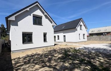 Posledný volný RD Novostavba Samostatne stojací moderný 5-izbový tehlový rodinný dom v obľúbenej mestskej časti Vrakuňa na ulici Majerská Záhrady