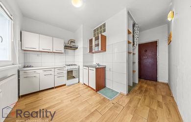 PLUS REALITY | Jednoizbový byt v pokojnej lokalite v meste Komárno na predaj !