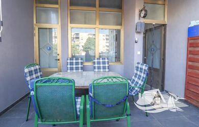 Prostorný přízemní apartmán s terasou 2 minuty od pláže, Pula, Chorvatsko