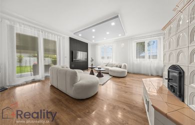 PLUS REALITY | Rodinný dom s bazénom, dvoj garážou a veľkým pozemkom v pokojnej lokalite v meste Dunajská Streda časť Malé Blahovo na predaj!